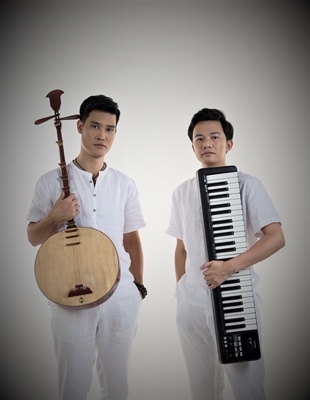 Nhạc sĩ Nguyễn Bá Hùng (bên phải) và Đặng Tiến Đạt