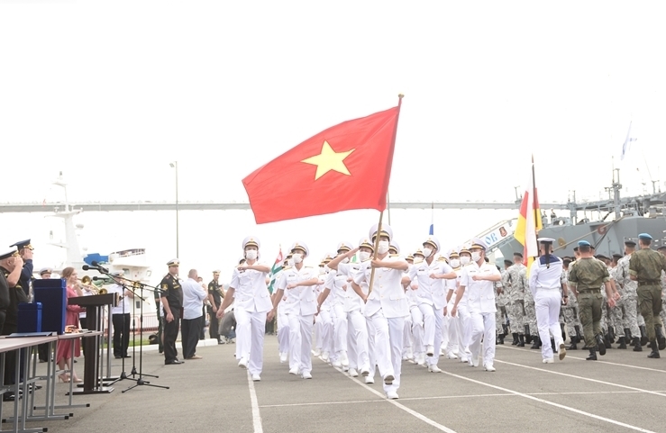Khối đội hình của Đội tuyển HQND Việt Nam diễu duyệt đội ngũ. (Ảnh QĐND)