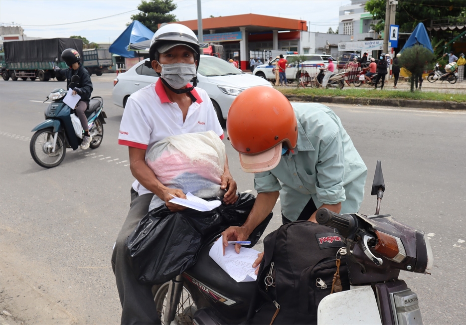 Hai người thợ kịp rời Đà Nẵng về quê tránh dịch trước buổi trưa ngày 22/7