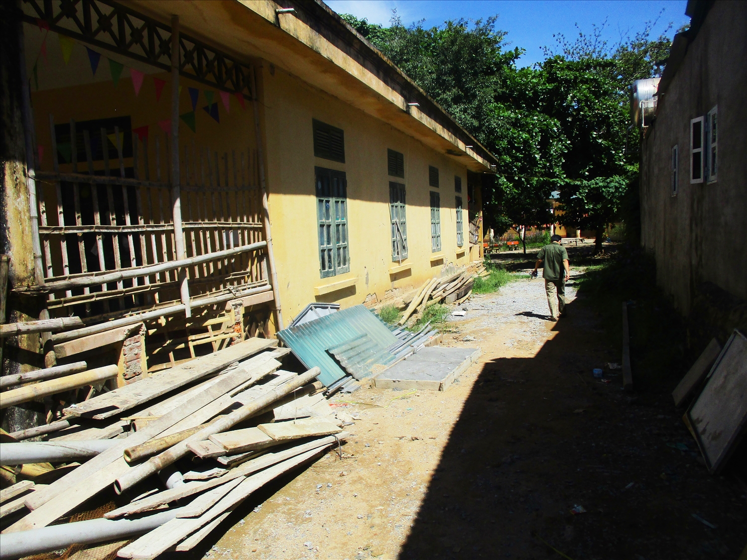 Phòng học bị xuống cấp nhưng chưa được sửa chữa vì thiếu kinh phí là tình trạng chung của nhiều cơ sở giáo dục tại các địa phương miền núi tỉnh Thanh Hóa