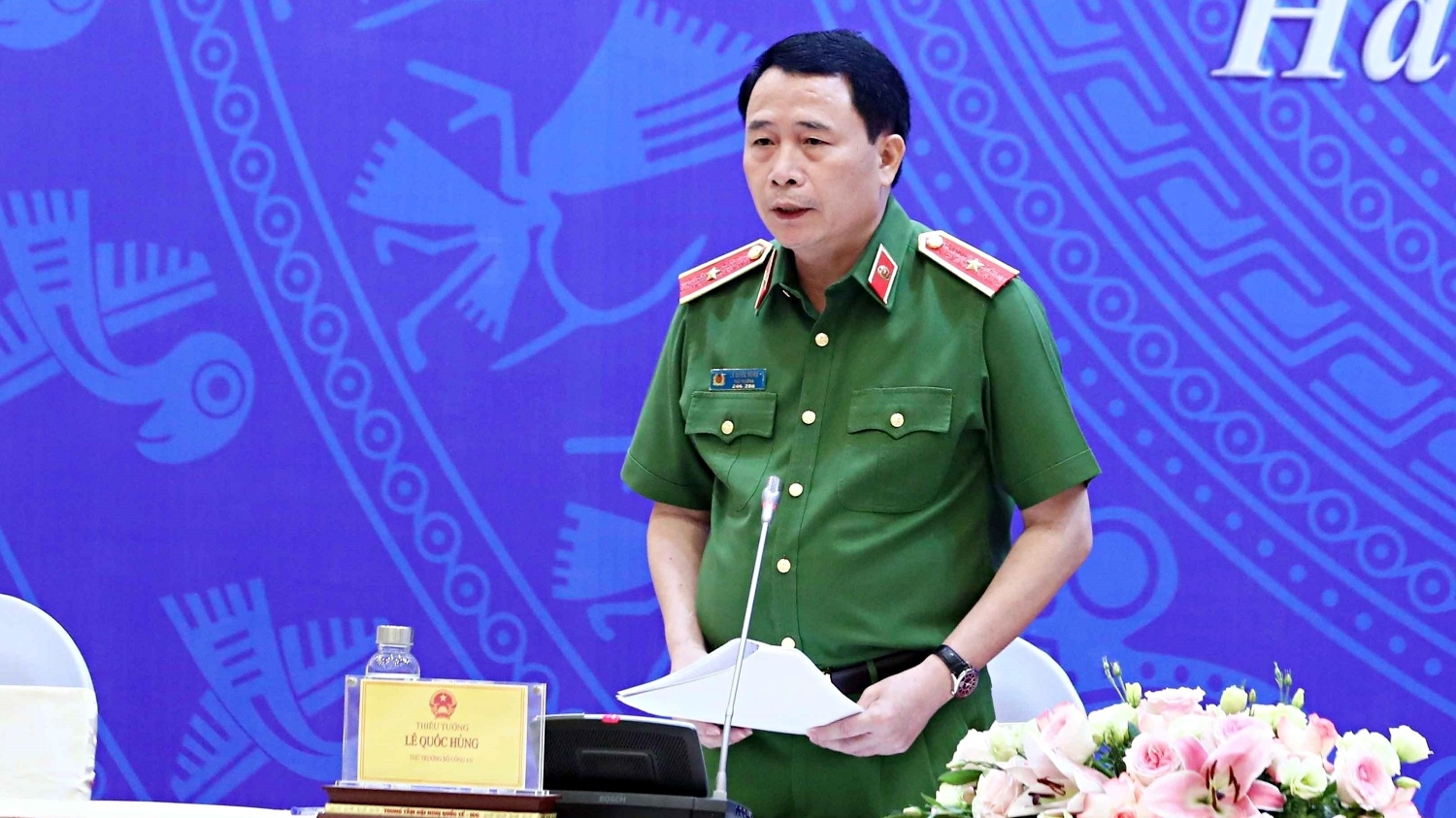 Ông Lê Quốc Hùng, Thứ trưởng Bộ Công an Ủy viên Thường trực Hội đồng Tư vấn đặc xá năm 2021 trả lời các câu hỏi tại họp báo