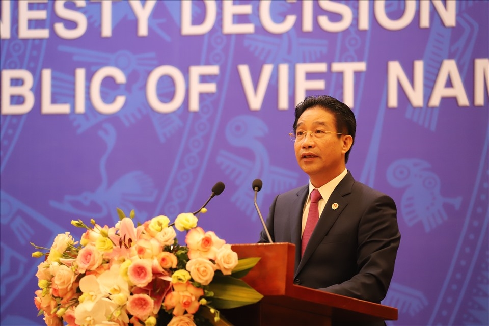 Phó Chủ nhiệm Văn phòng Chủ tịch nước Phạm Thanh Hà công bố Quyết định đăc xá của Chủ tịch nước tại họp báo.