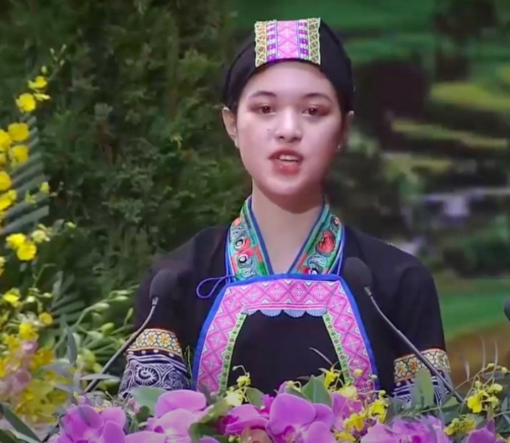 Hoàng Diệu Linh – nữ sinh dân tộc Bố Y đạt 26,5 điểm tổ hợp môn C00