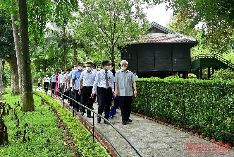 Tổng Bí thư Nguyễn Phú Trọng thăm Khu Di tích Chủ tịch Hồ Chí Minh tại Phủ Chủ tịch. Ảnh: Đăng Khoa