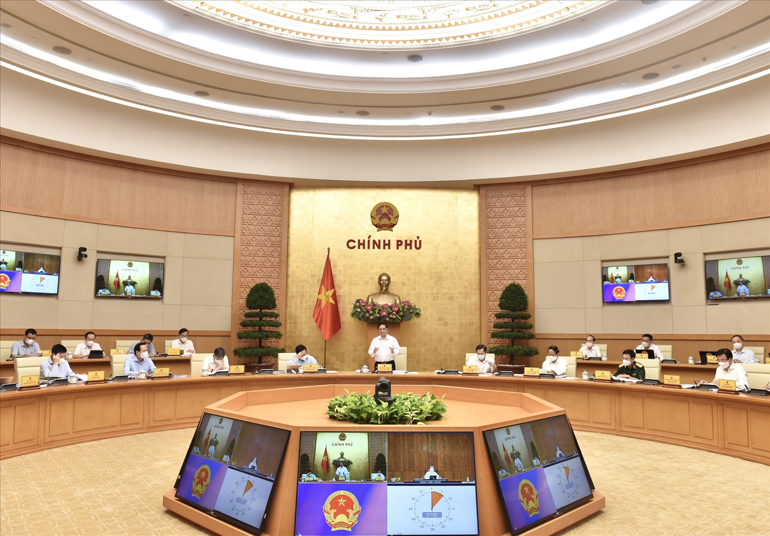 Thủ tướng Phạm Minh Chính chủ trì phiên họp Chính phủ thường kỳ tháng 8 năm 2021. Ảnh: VGP/Nhật Bắc
