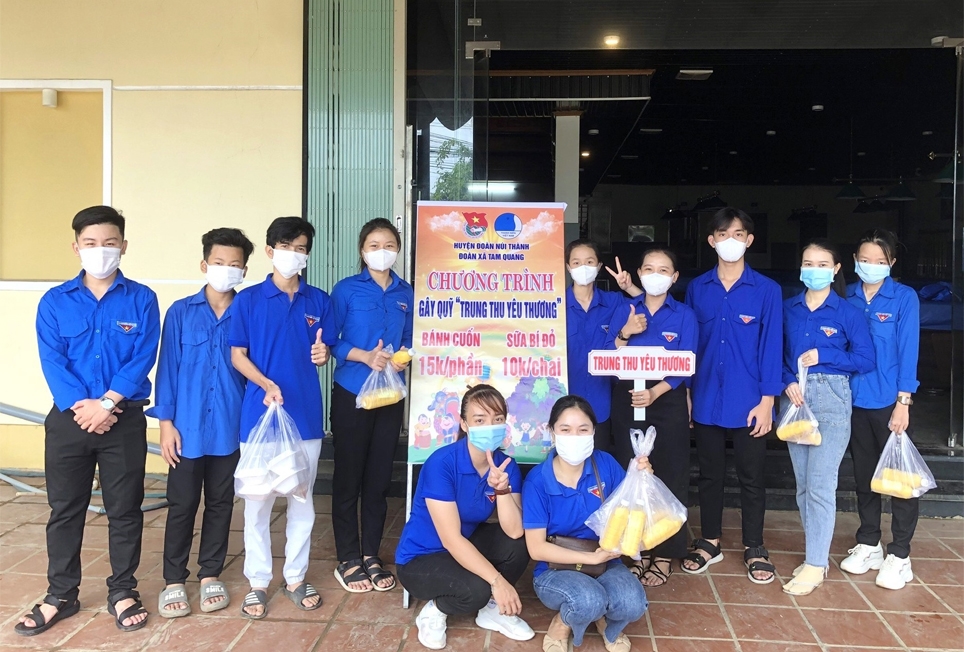 Đoàn Thanh niên xã Tam Quang tiếp tục chương trình bán hàng gây quỹ “Trung thu yêu thương”