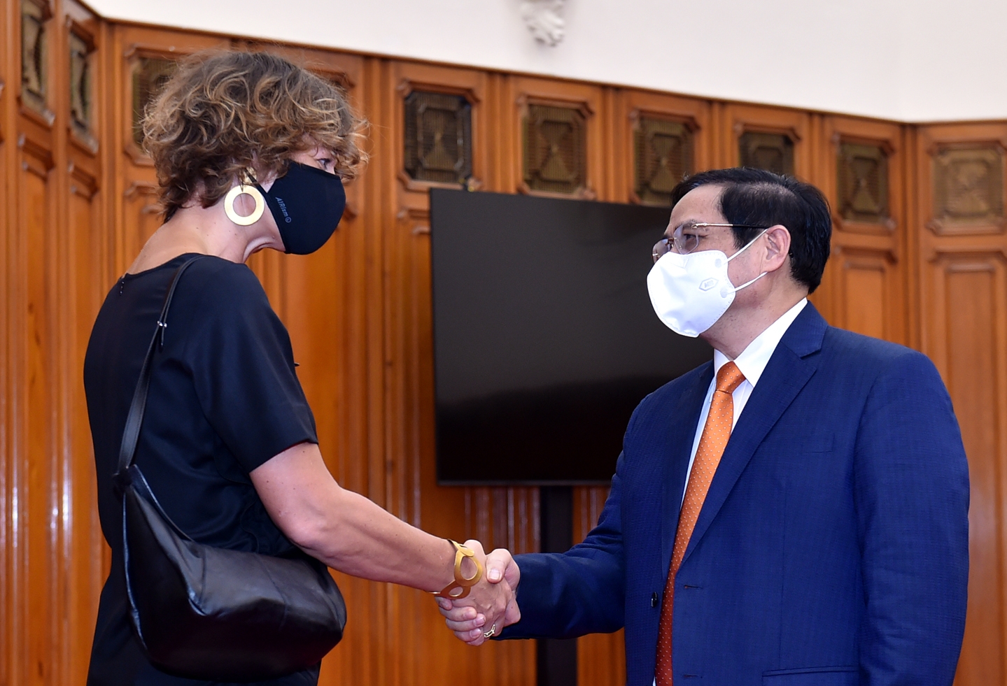 Thủ tướng Chính phủ Phạm Minh Chính và Đại sứ Hà Lan Elsbeth Akkerman - Ảnh: VGP/Nhật Bắc