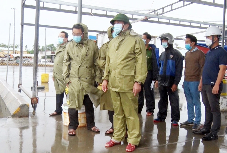 Bí thư Tỉnh ủy Quảng Nam Phan Việt Cường kiểm tra công tác phòng chống bão tại xã Tam Quang 