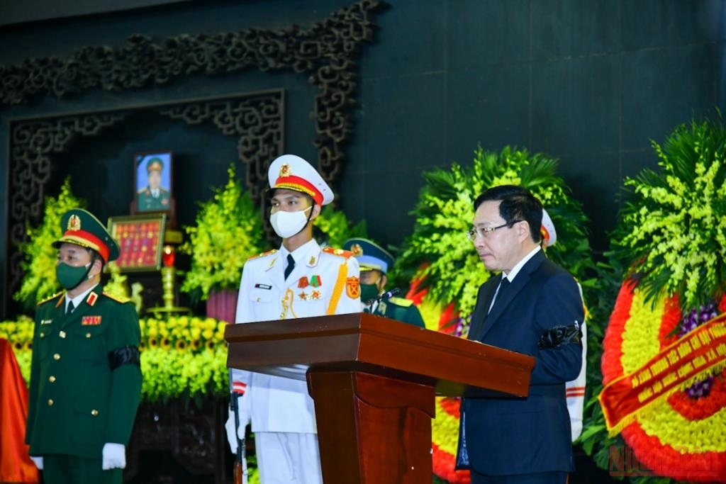 Phó Thủ tướng Thường trực Phạm Bình Minh, Trưởng Ban lễ tang đọc lời điếu tại Lễ truy điệu đồng chí Phùng Quang Thanh