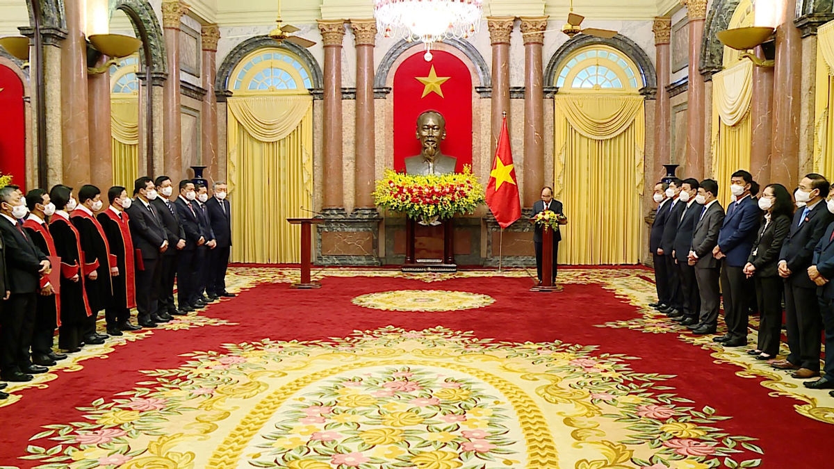 Chủ tịch nước Nguyễn Xuân Phúc giao nhiệm vụ cho các tân Thẩm phán TAND Tối cao