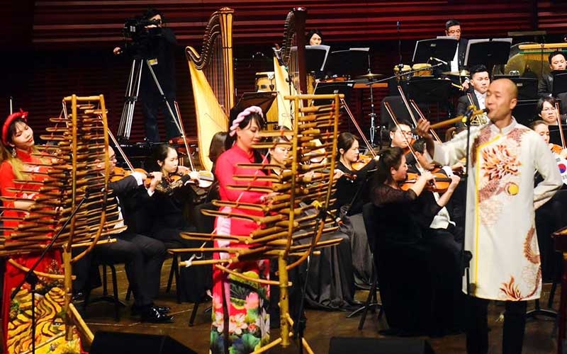 Nhạc trưởng Đồng Quang Vinh tại một buổi hòa nhạc