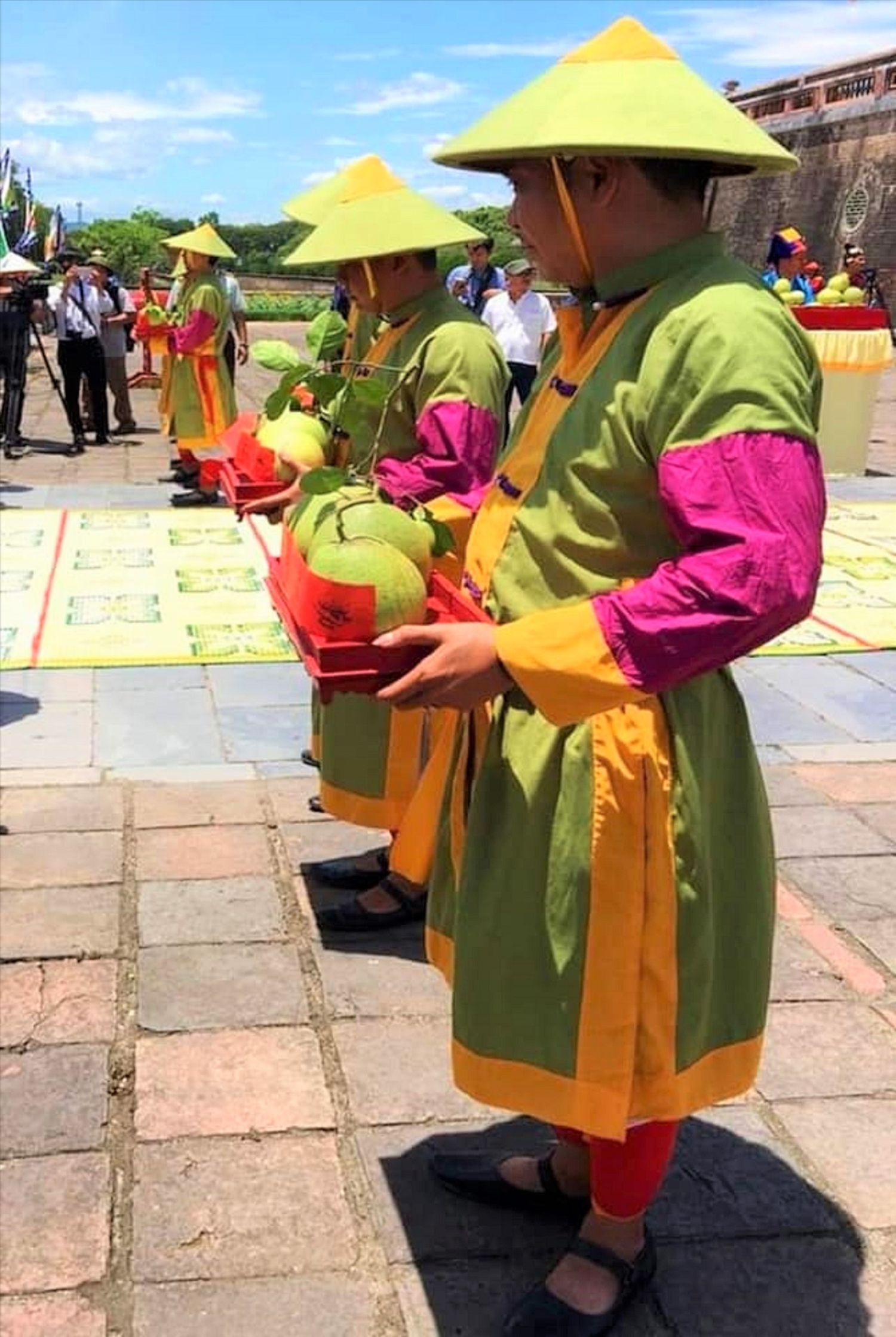 Tái hiện cảnh lễ hội Cung tiến thanh trà năm 2018 (Ảnh Bảo Minh)