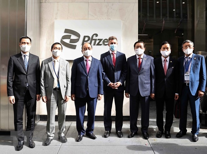Chủ tịch nước Nguyễn Xuân Phúc đã đến thăm công ty Pfizer