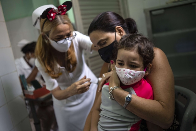 Cuba đã tăng tốc chiến dịch tiêm vaccine ngừa COVID-19. (Ảnh: AP)