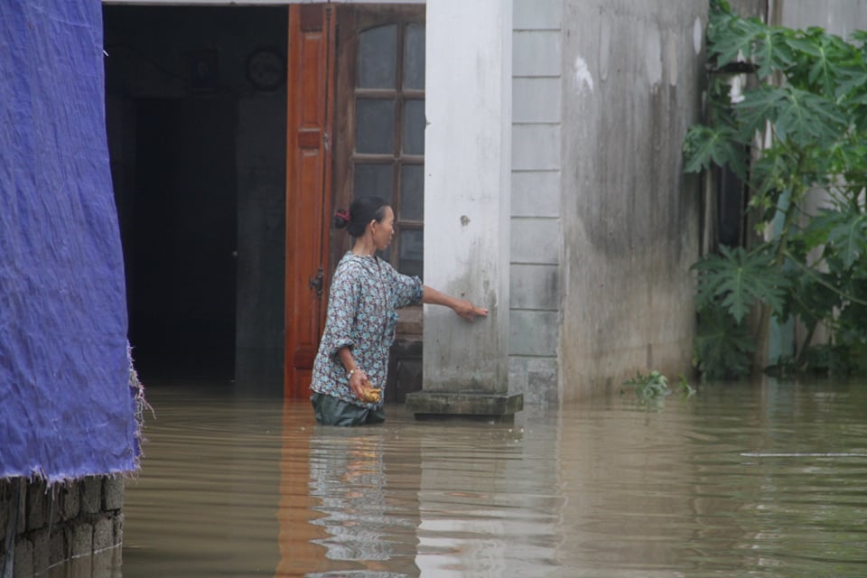 Ở xã Quỳnh Giang, so với ngày 26/9 sáng nay nước đã rút xuống được khoảng 30cm  