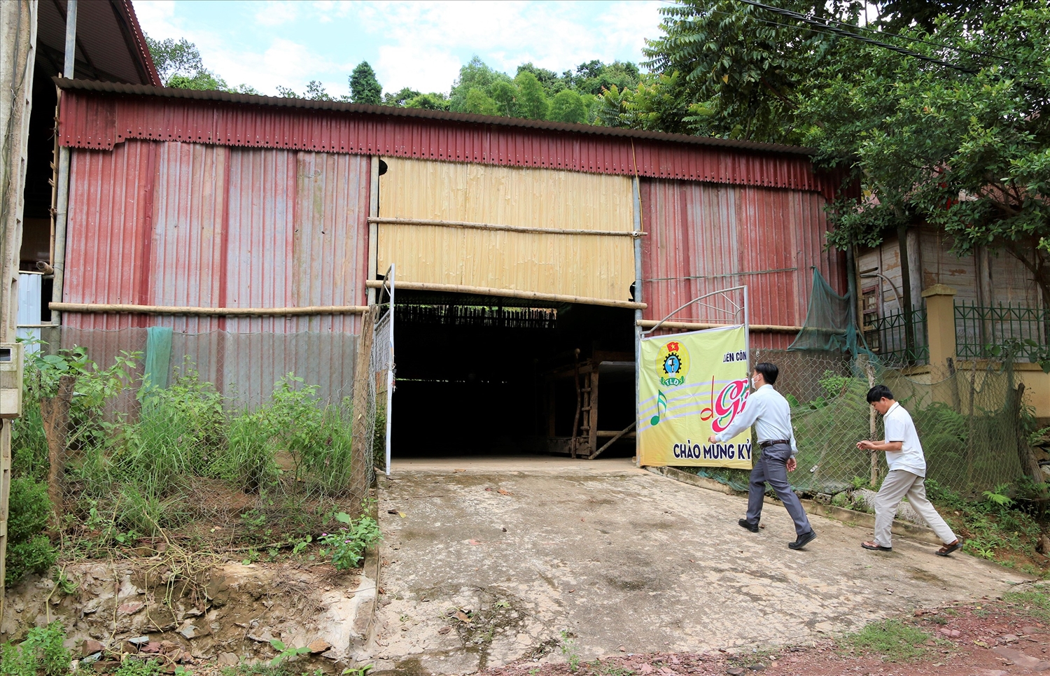 Trường Tiểu học Mai Sơn phải trưng dụng nhà kho của một hộ dân ở gần khu vực trường rồi cải tạo làm nhà ở bán trú cho học sinh