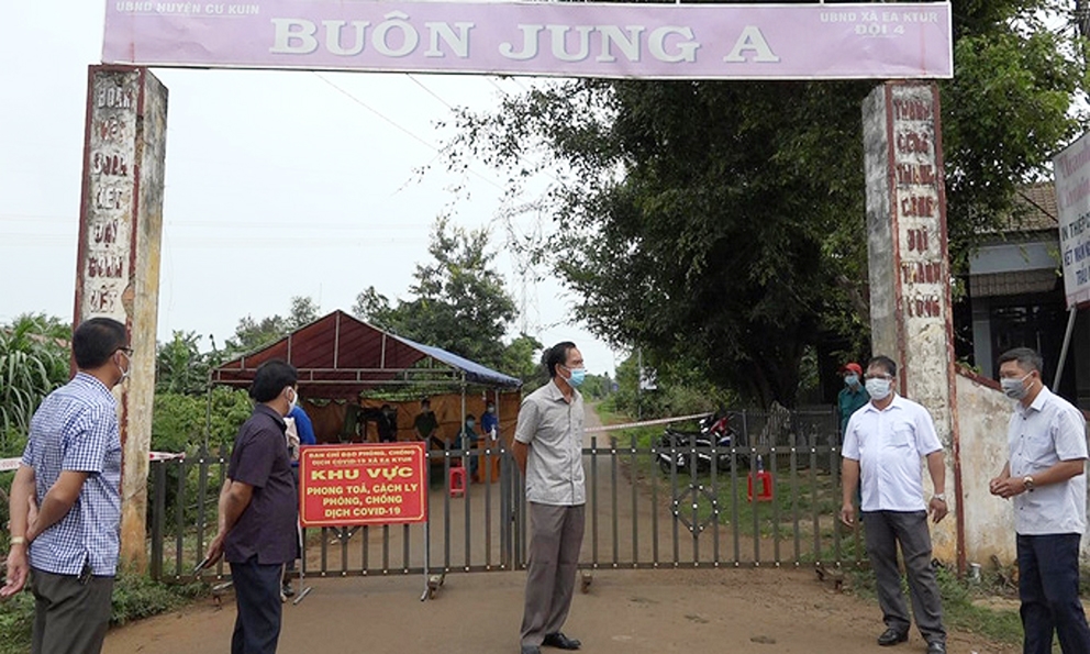 Kiểm tra công tác phòng, chống dịch tại huyện Cư Kuin