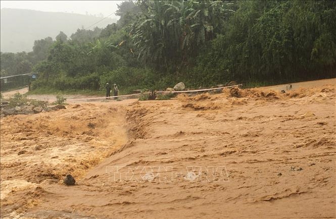 Một tuyến đường trên địa bàn huyện Tu Mơ Rông, tỉnh Kon Tum bị ngập, ngăn cách giao thông ngày 10/9/2021. Ảnh minh họa: TTXVN 