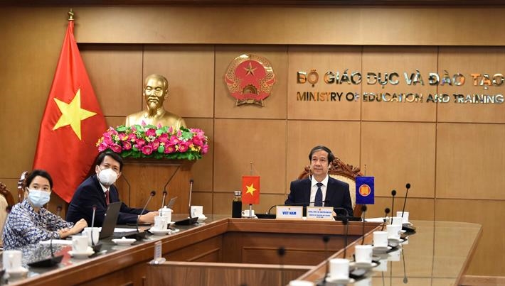 Bộ trưởng Bộ GD&ĐT Nguyễn Kim Sơn dự Hội nghị tại điểm cầu Bộ GD&ĐT Việt Nam.