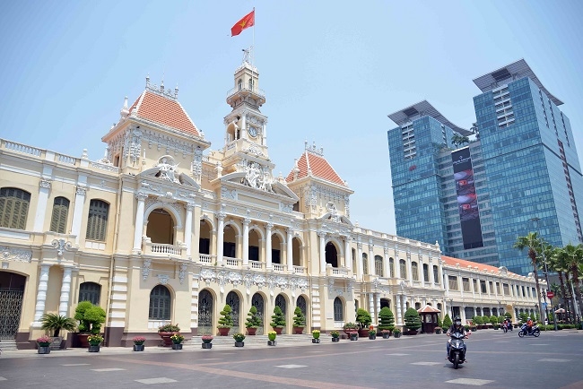 Chủ tịch UBND TP.Hồ Chí Minh đã ký ban hành Chỉ thị số 18/CT-UBND về Tiếp tục kiểm soát, điều chỉnh các biện pháp phòng, chống dịch COVID-19 và từng bước phục hồi, phát triển kinh tế - xã hội trên địa bàn Thành phố. Ảnh: Internet