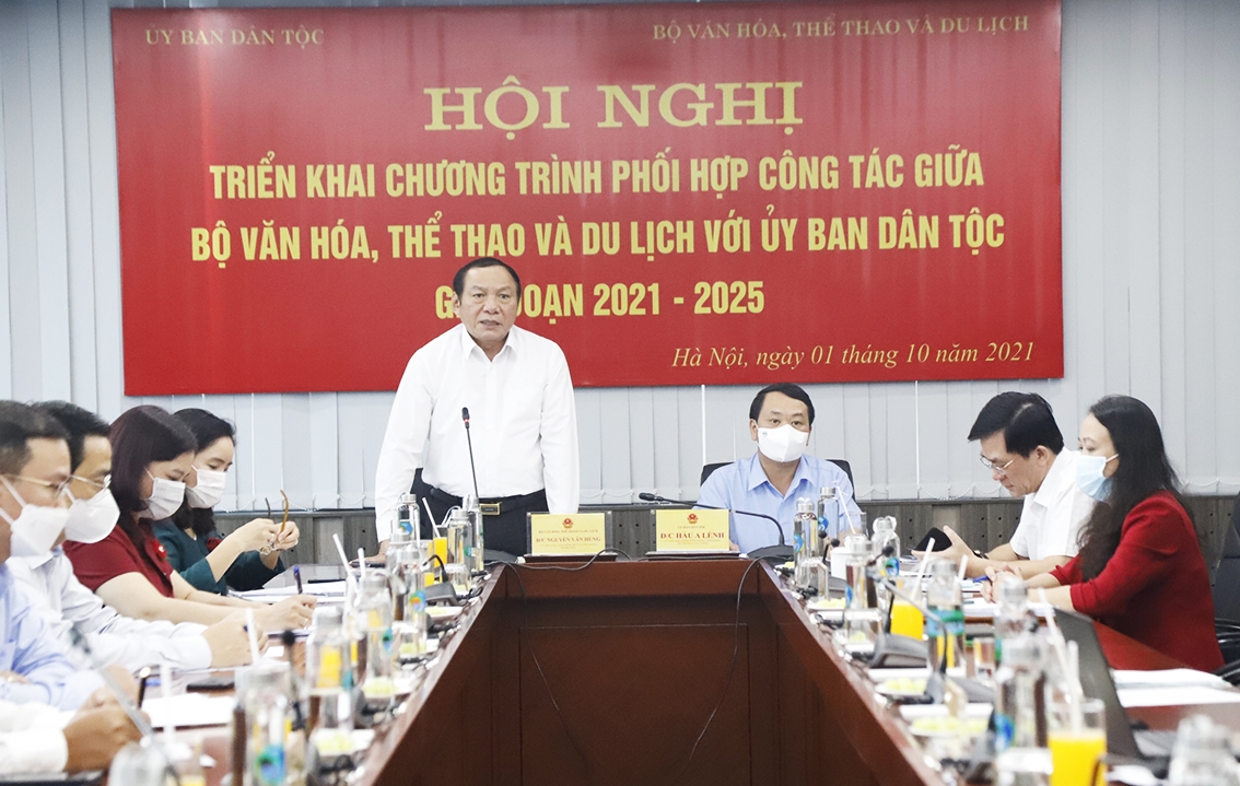 Bộ trưởng Bộ VHTT&DL Nguyễn Văn Hùng phát biểu tại Hội nghị