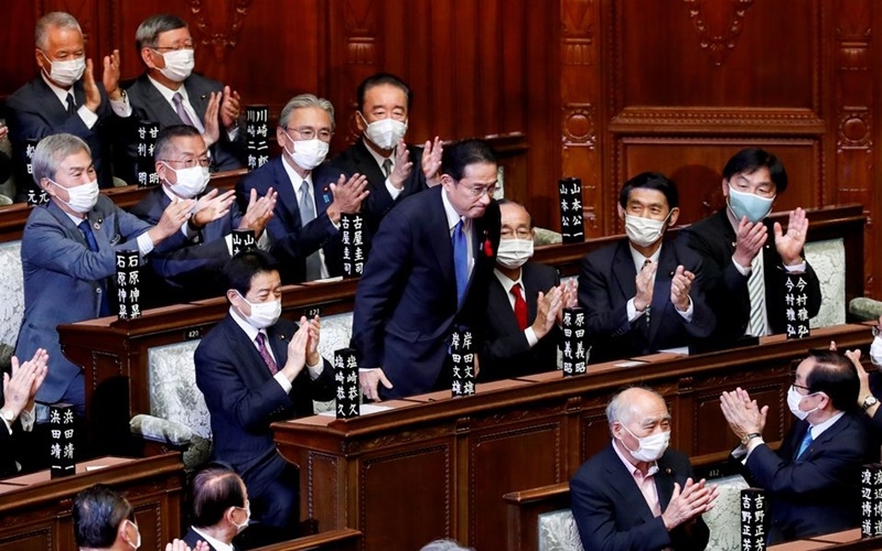 Ông Fumio Kishida sau khi được Hạ viện Nhật Bản bầu làm Thủ tướng, ngày 4/10. (Ảnh: Reuters)