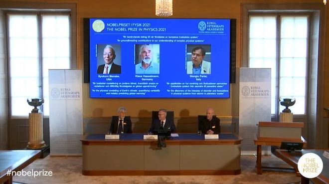 Ảnh chụp từ video phát trực tiếp lễ công bố giải Nobel Vật lý 2021 ngày 5/10.