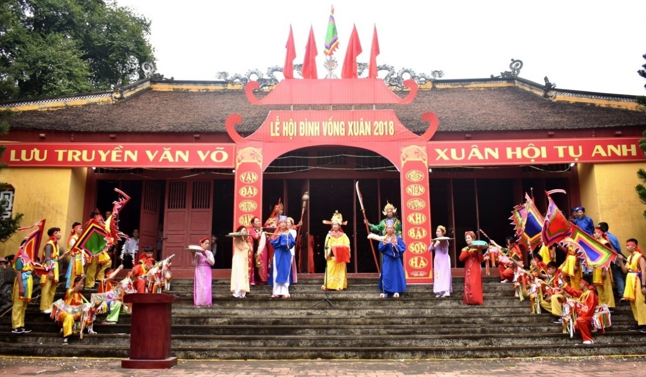 Ngày 15 tháng Giêng hàng năm, nhân dân xã Song Vân, huyện Tân Yên khai hội Đình Vồng. 