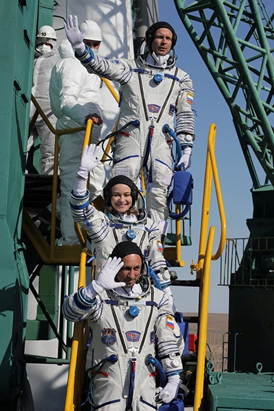 Đoàn công tác đặc biệt chuẩn bị rời Trái đất bay vào không gian.