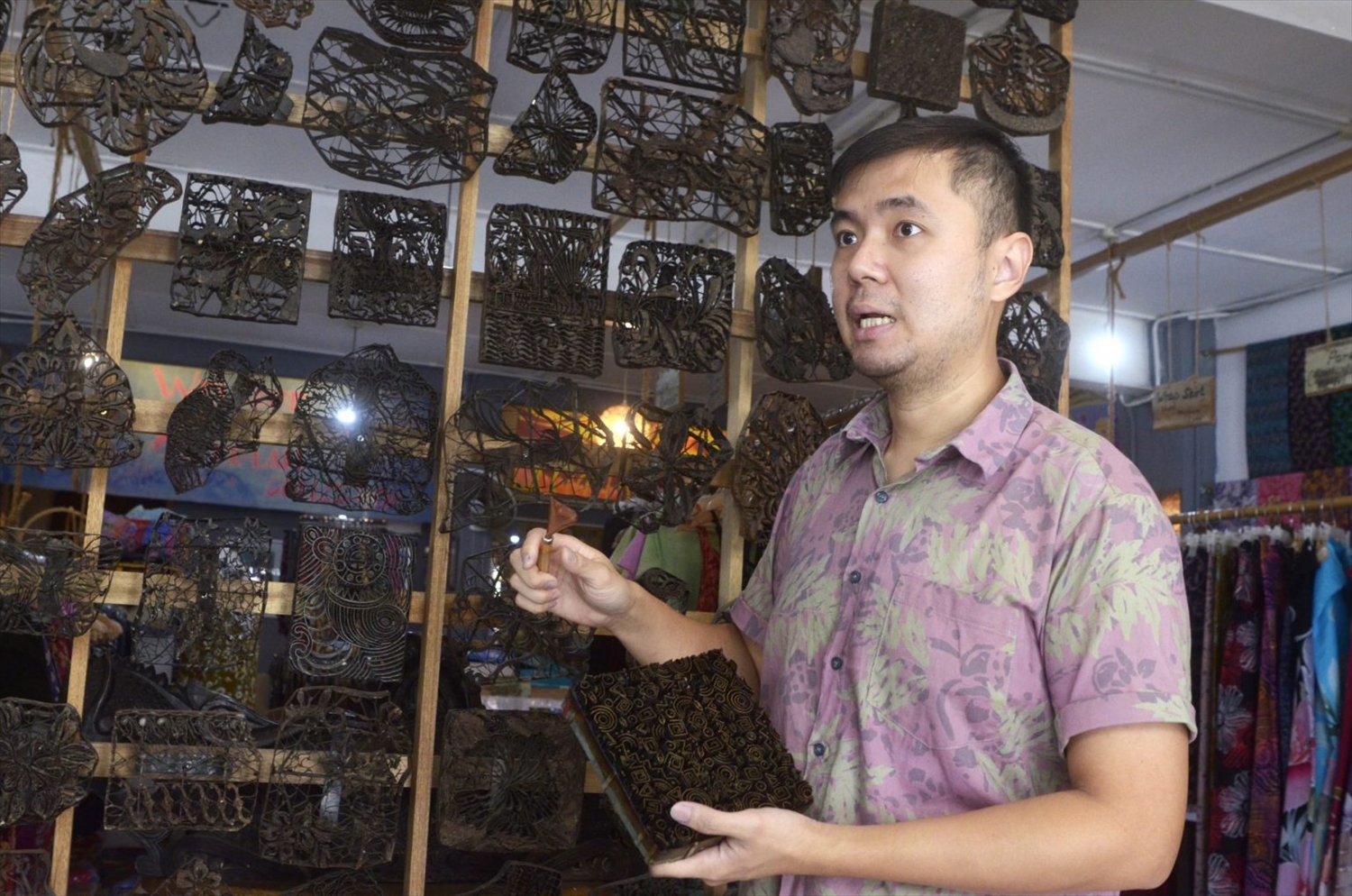 James Lim nhà sáng lập của Batek-Lah Collection