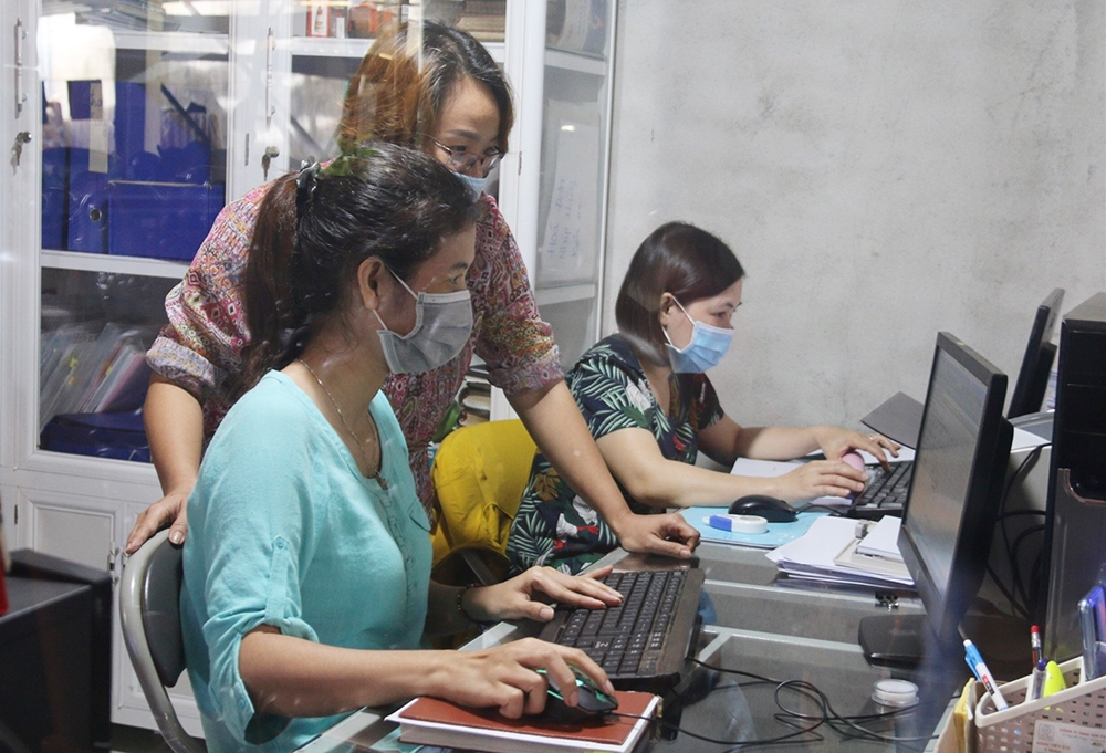 Trung tâm Dịch vụ việc làm tỉnh Đắk Nông giải quyết thủ tục hồ sơ cho lao động
