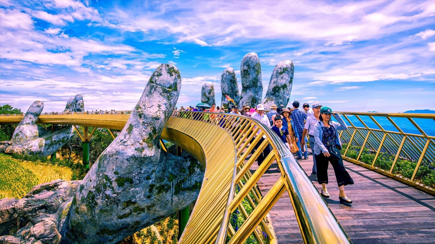 Quảng bá du lịch cần những giải pháp đồng bộ. (Trong ảnh: Cầu Vàng tại Sun World Ba Na Hills - Đà Nẵng đã lọt Top 100 điểm đến hấp dẫn nhất thế giới do Tạp chí Time bình chọn)