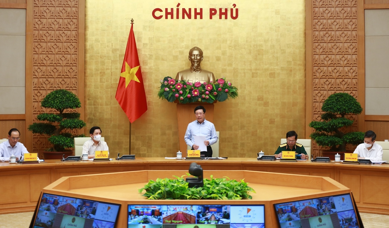 Phó Thủ tướng Thường trực Chính phủ Phạm Bình Minh yêu cầu quyết tâm phấn đấu đạt cho được mục tiêu năm 2021 kéo giảm tai nạn giao thông 10% cả 3 tiêu chí so với năm 2020 ở mỗi địa phương - Ảnh: VGP/Hải Minh