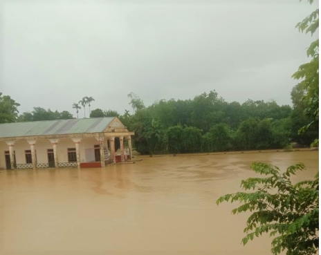 Mưa lớn khiến nhiều nhà dân ở huyện Hương Khê, Hà Tĩnh bị ngập sâu - Ảnh: Hải Vũ