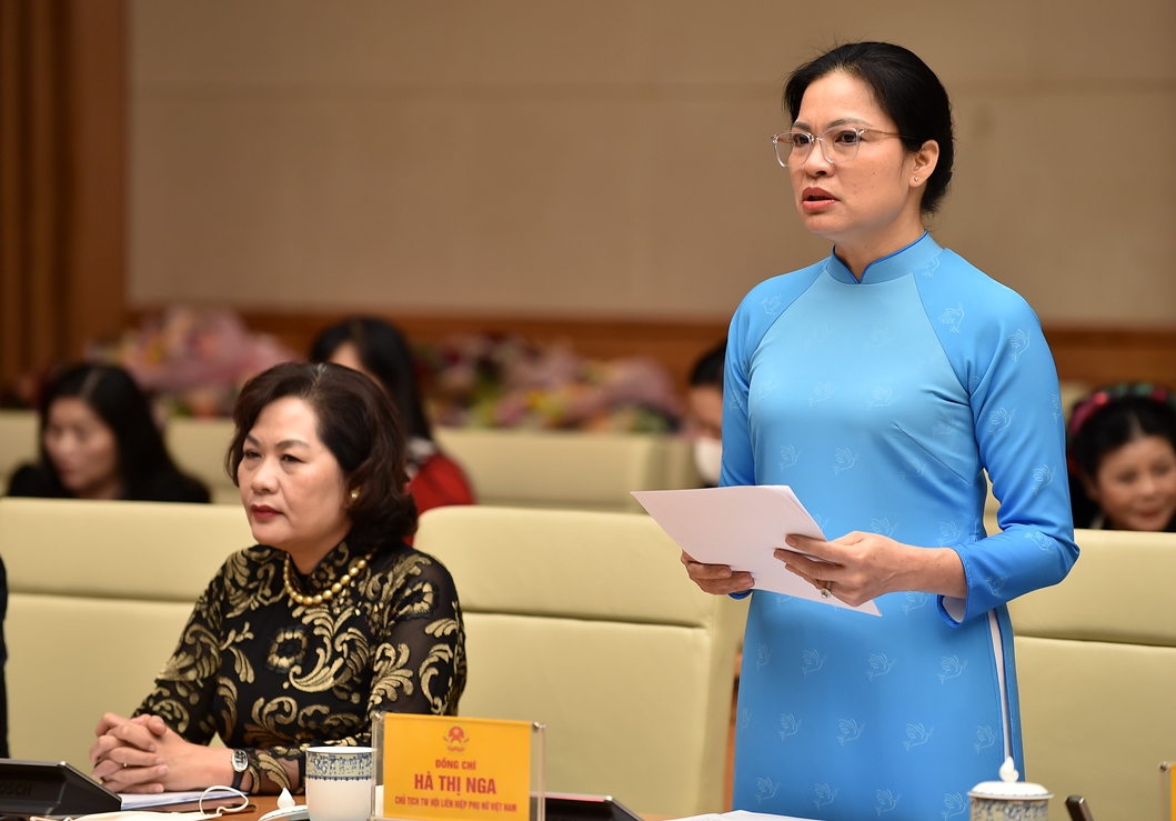 Chủ tịch Hội Liên hiệp Phụ nữ Việt Nam Hà Thị Nga cho biết, phụ nữ cả nước phát huy tinh thần làm chủ, truyền thống “tương thân, tương ái”, tích cực tham gia các hoạt động phòng chống dịch bằng tất cả khả năng và thế mạnh riêng của giới mình. Ảnh VGP/Nhật Bắc