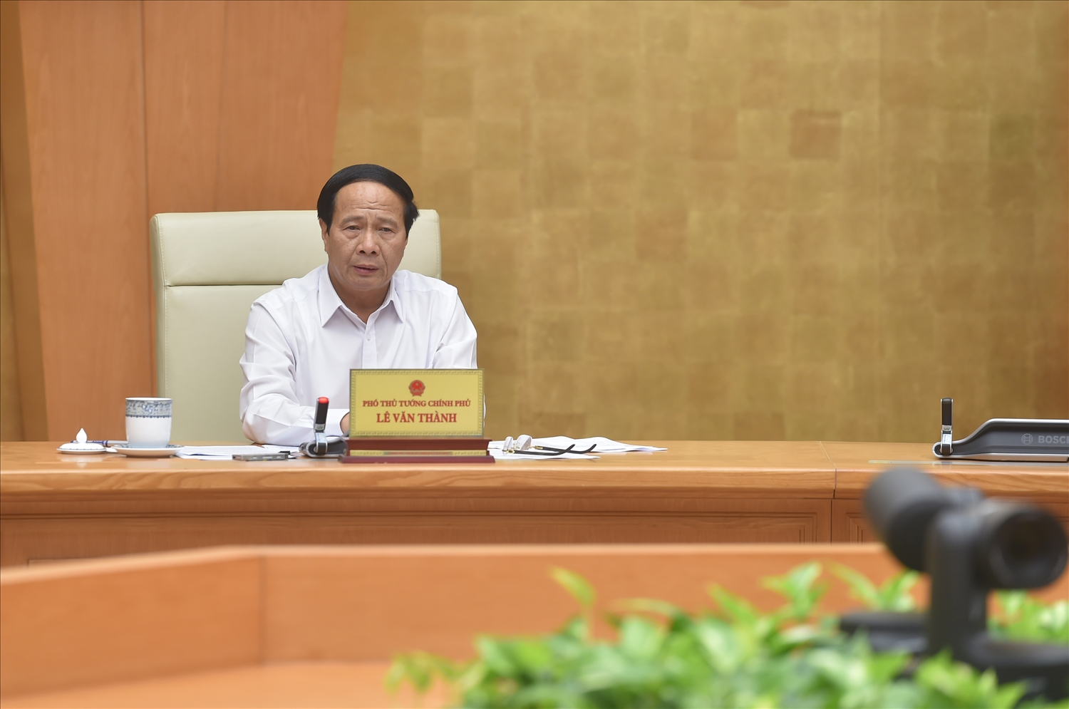 Phó Thủ tướng Chính phủ Lê Văn Thành chủ trì cuộc họp. Ảnh: VGP/Đức Tuân