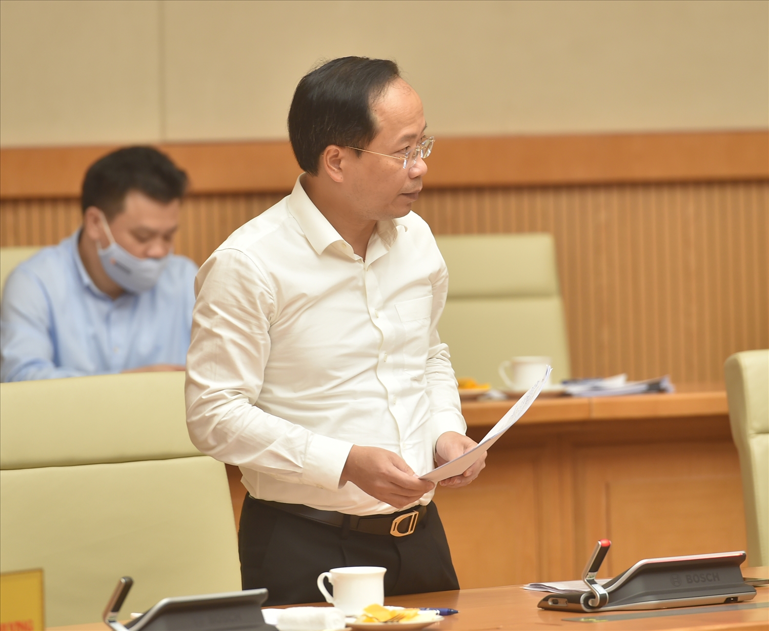 Thứ trưởng Bộ GTVT Nguyễn Duy Lâm: Thực hiện chỉ đạo của Chính phủ, các địa phương đều vào cuộc quyết liệt tháo gỡ vướng mắc vấn đề thiếu vật liệu đất đắp cho cao tốc. Ảnh: VGP/Đức Tuân