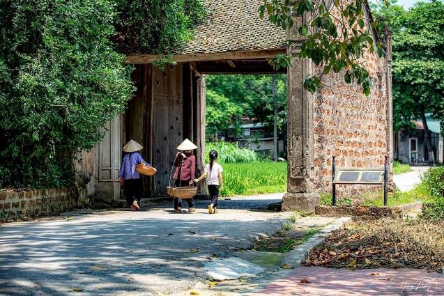Làng cổ Đường Lâm luôn là điểm đến ưa thích của du khách - Ảnh: VGP/Việt Hà