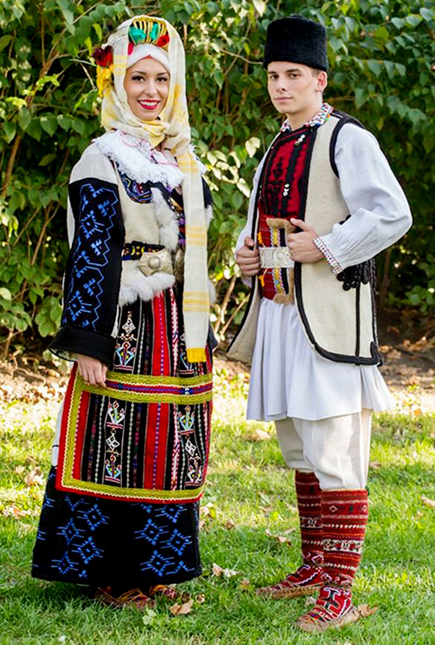 Đôi tất len làm nổi bật thêm cho bộ trang phục của người Serbia