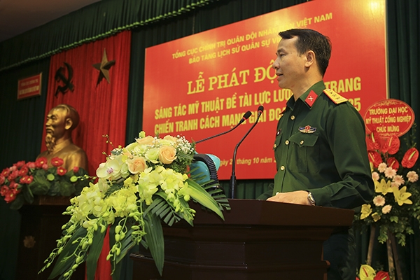 Thượng tá Lê Vũ Huy, Giám đốc Bảo tàng Lịch sử Quân sự Việt Nam phát biểu tại Lễ phát động. Ảnh: BTLSQSVN