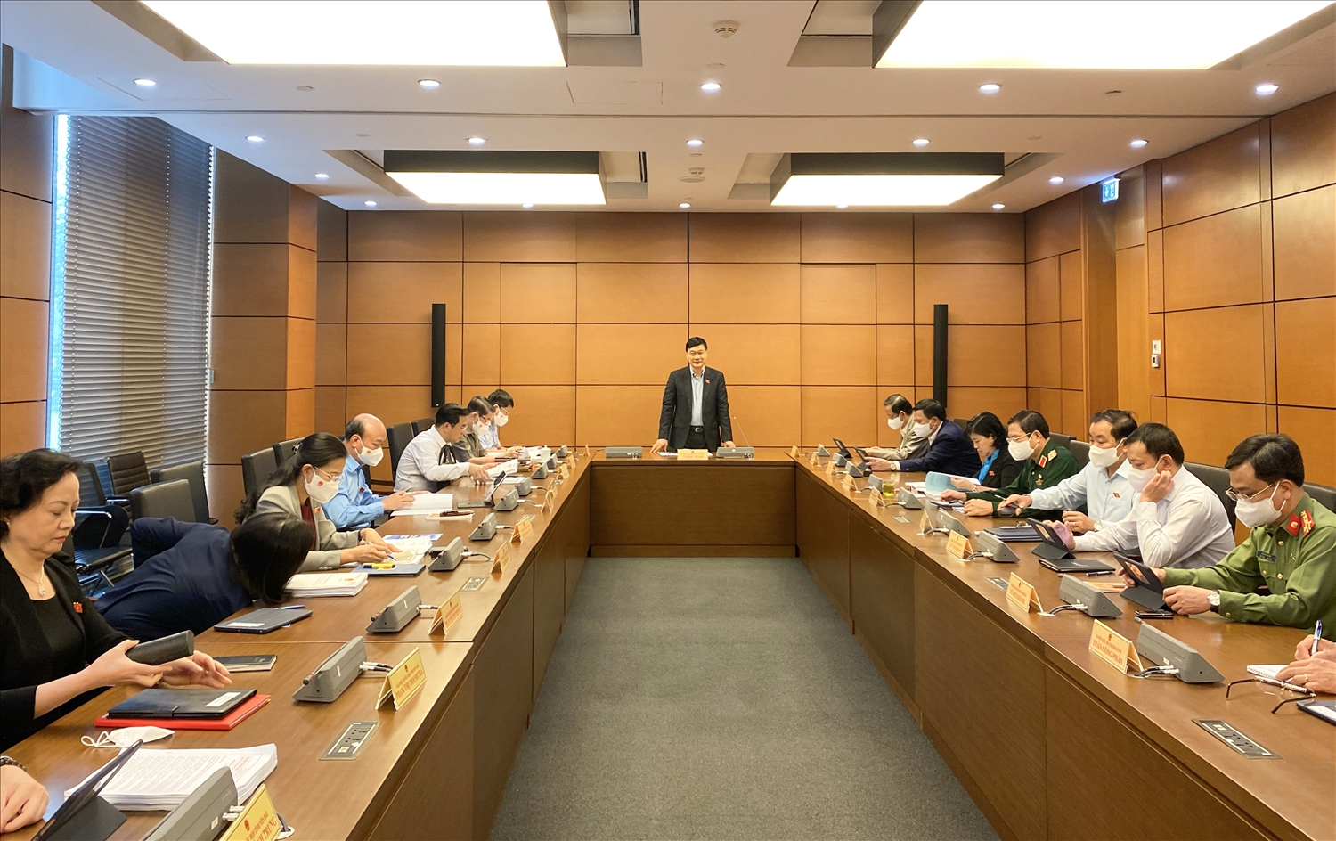 Chủ nhiệm Ủy ban Kinh tế của Quốc hội Vũ Hồng Thanh phát biểu tại phiên họp ở tổ sáng 21/10/2021