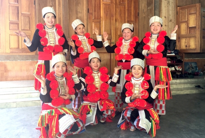 Những CLB hát Páo dung ở Na Hang, Tuyên Quang không chỉ gìn giữ những làn điệu dân ca như một báu vật vô giá, mà còn tận dụng những nét văn hóa truyền thống đặc sắc hòa quyện với cảnh sắc địa phương để phát triển du lịch