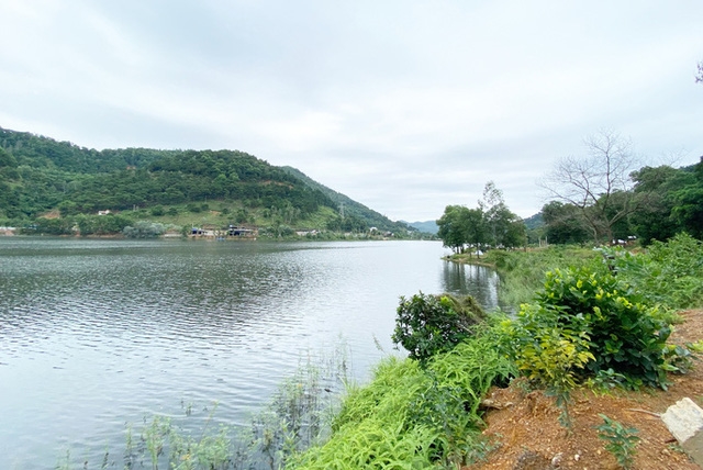 Với lợi thế có hồ Đồng Đò, đất khu vực xã Minh Trí (huyện Sóc Sơn, TP Hà Nội) được giới đầu tư quan tâm khi du lịch sinh thái khá phát triển