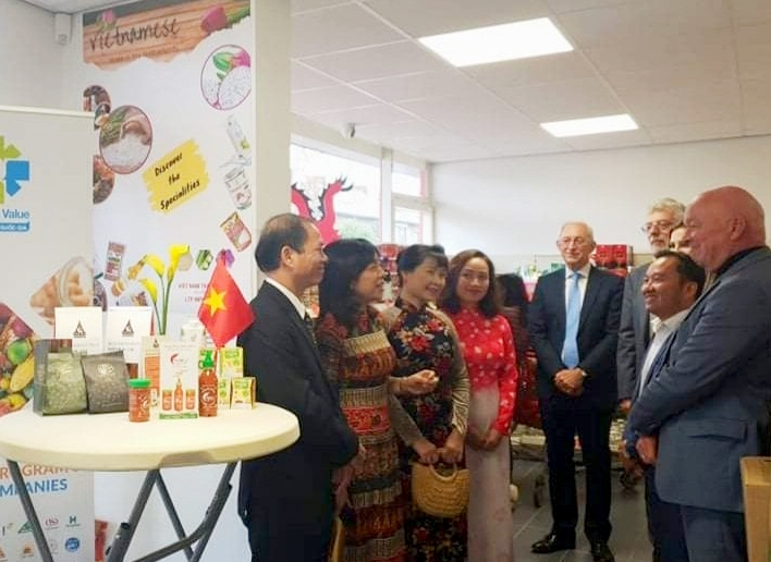 Tuần hàng Việt Nam tại Hà Lan được tổ chức tại Toko Thanh Hùng, TP. Spijkennise, Nam Hà Lan