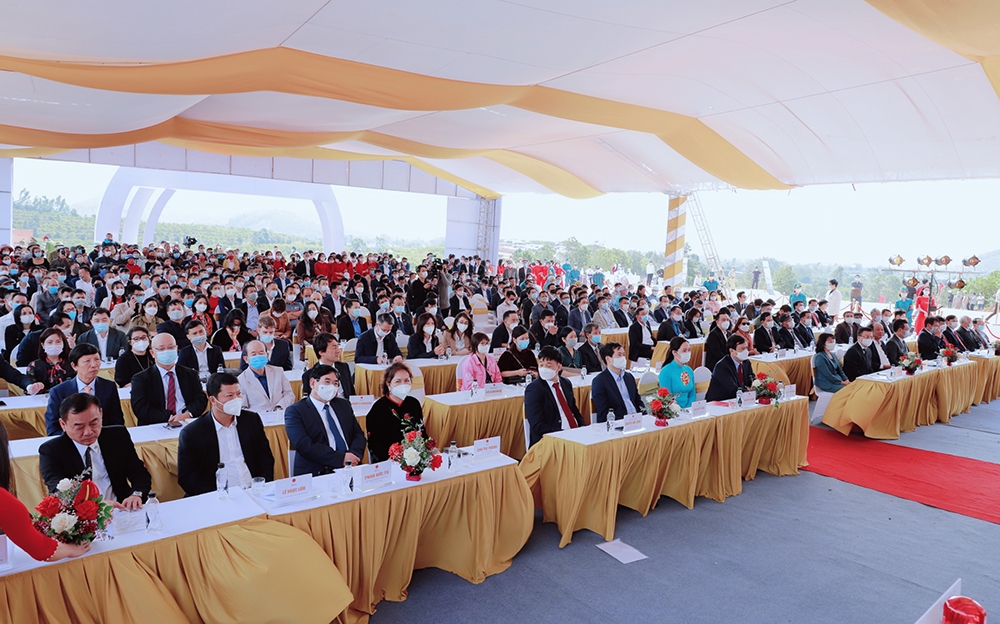 Các đại biểu tham dự Lễ khởi công Dự án Sân golf Đông Triều