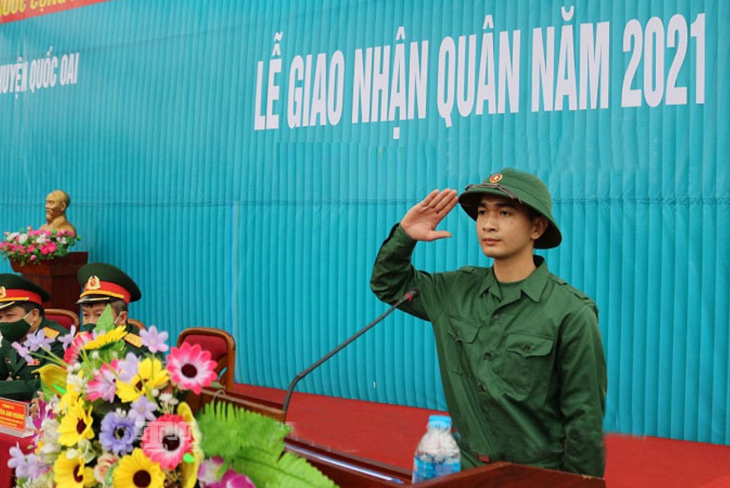  Tân binh Hoàng Thanh Dương, xã Phú Cát, huyện Quốc Oai phát biểu cảm tưởng trong ngày lên đường nhập ngũ