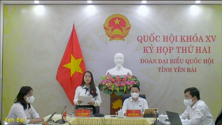 Đại biểu Triệu Thị Huyền phát biểu ý kiến tại điểm cầu Yên Bái