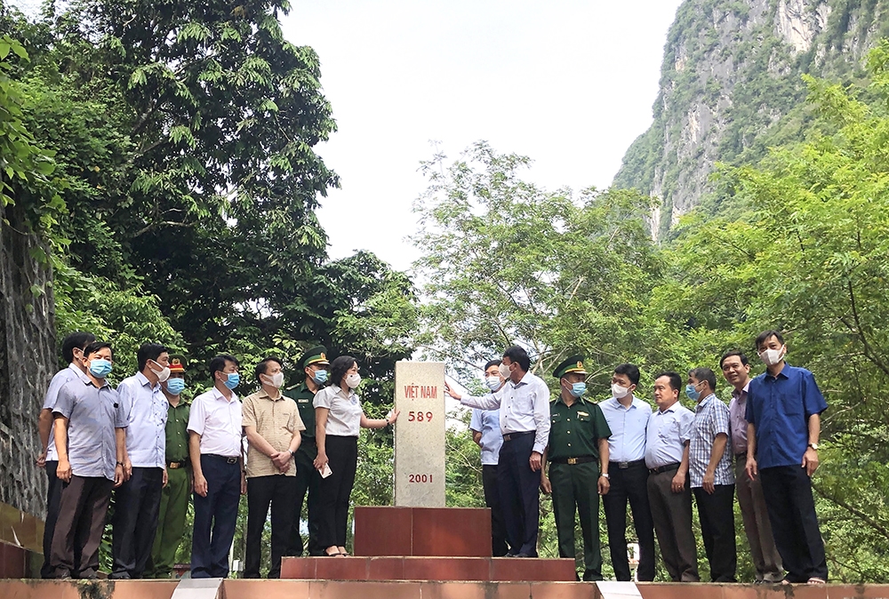 Đoàn công tác của tỉnh khảo sát mốc 589 phát triển du lịch biên giới “Khe Hổ Nhảy”, xã Cô Ba (Bảo Lạc)