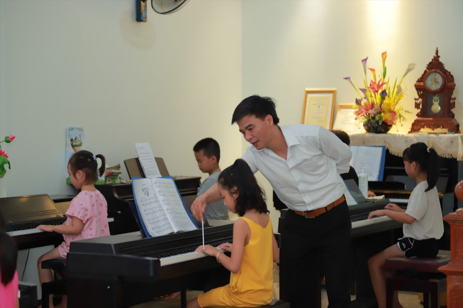 Nhạc sỹ Tô Văn hiện đang là giảng viên của Trung tâm Piano Lai Châu.