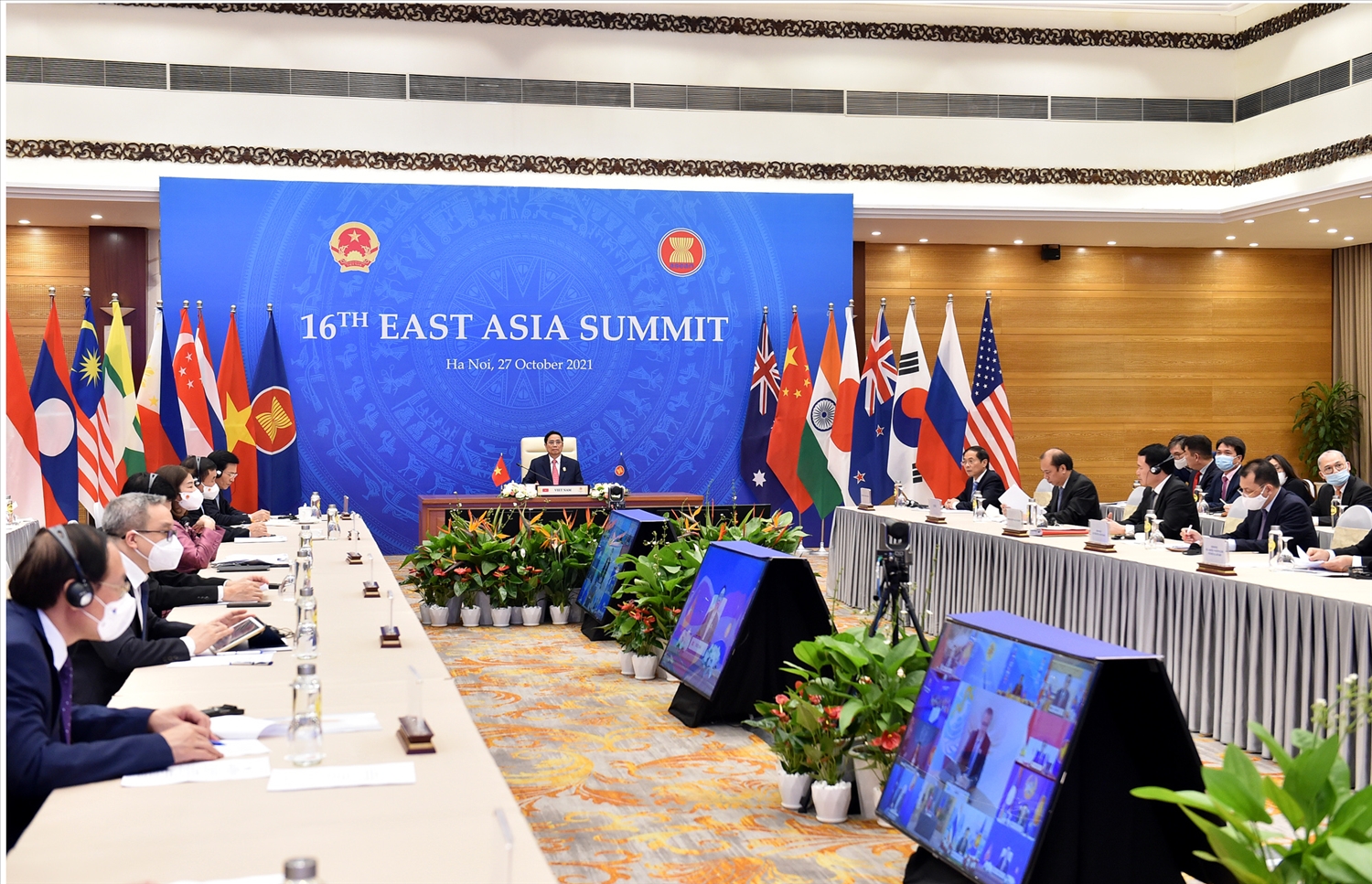 Các nước EAS nhấn mạnh tầm quan trọng của bảo đảm hòa bình, ổn định, an ninh, an toàn hàng hải và hàng không, xây dựng Biển Đông thành vùng biển hoà bình, hữu nghị và hợp tác. Ảnh: VGP/Nhật Bắc
